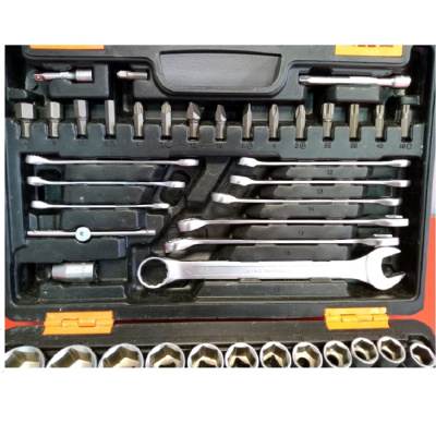 Набор инструментов, 1/2" , 1/4" , CrV, пластиковый кейс 82 предм *Уценка